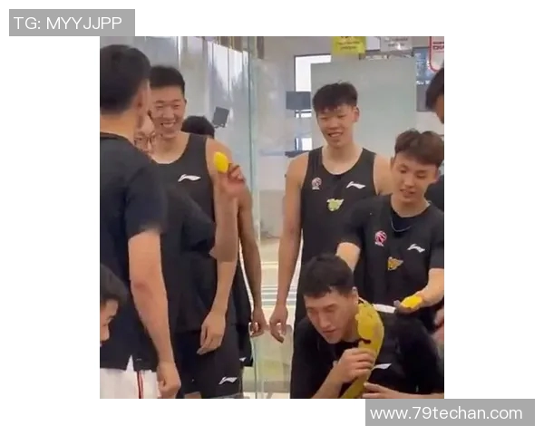 广东队聚餐引热议胡明轩伤情引关注杜锋徐杰缺席泊乔成焦点 广东队聚餐引热议胡明轩伤情引关注杜锋徐杰缺席泊乔成焦点