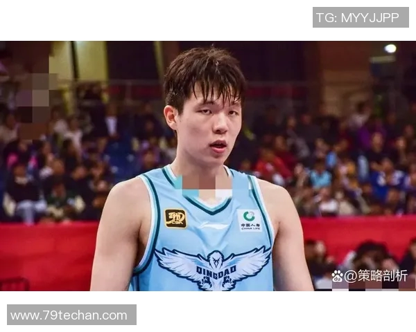 杨瀚森侧翼接球 三分出手稳稳命中