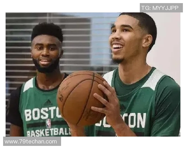 霍福德击地妙传 塔图姆跟进暴扣得手