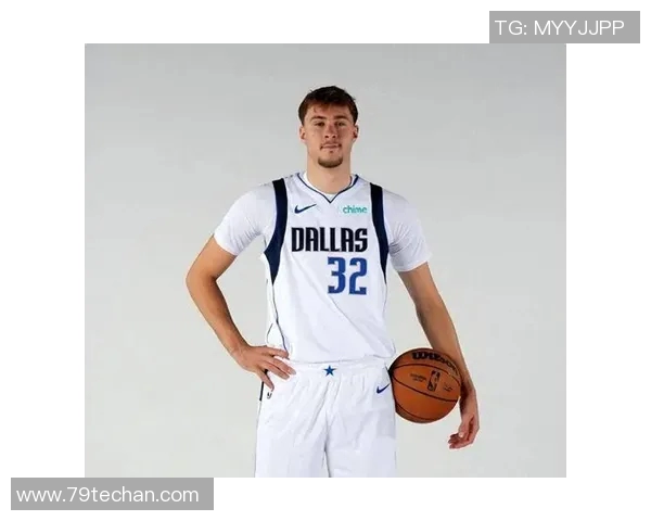 弗拉格42+7吊打贝利7分！独行侠选秀太完美，落选秀还完爆18号秀